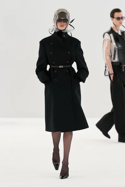 Look 25
